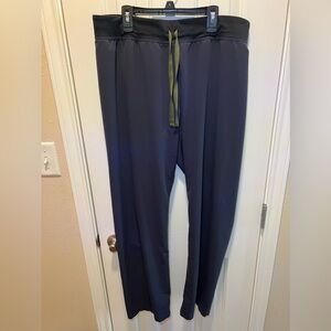 Figs navy scrub pant size large